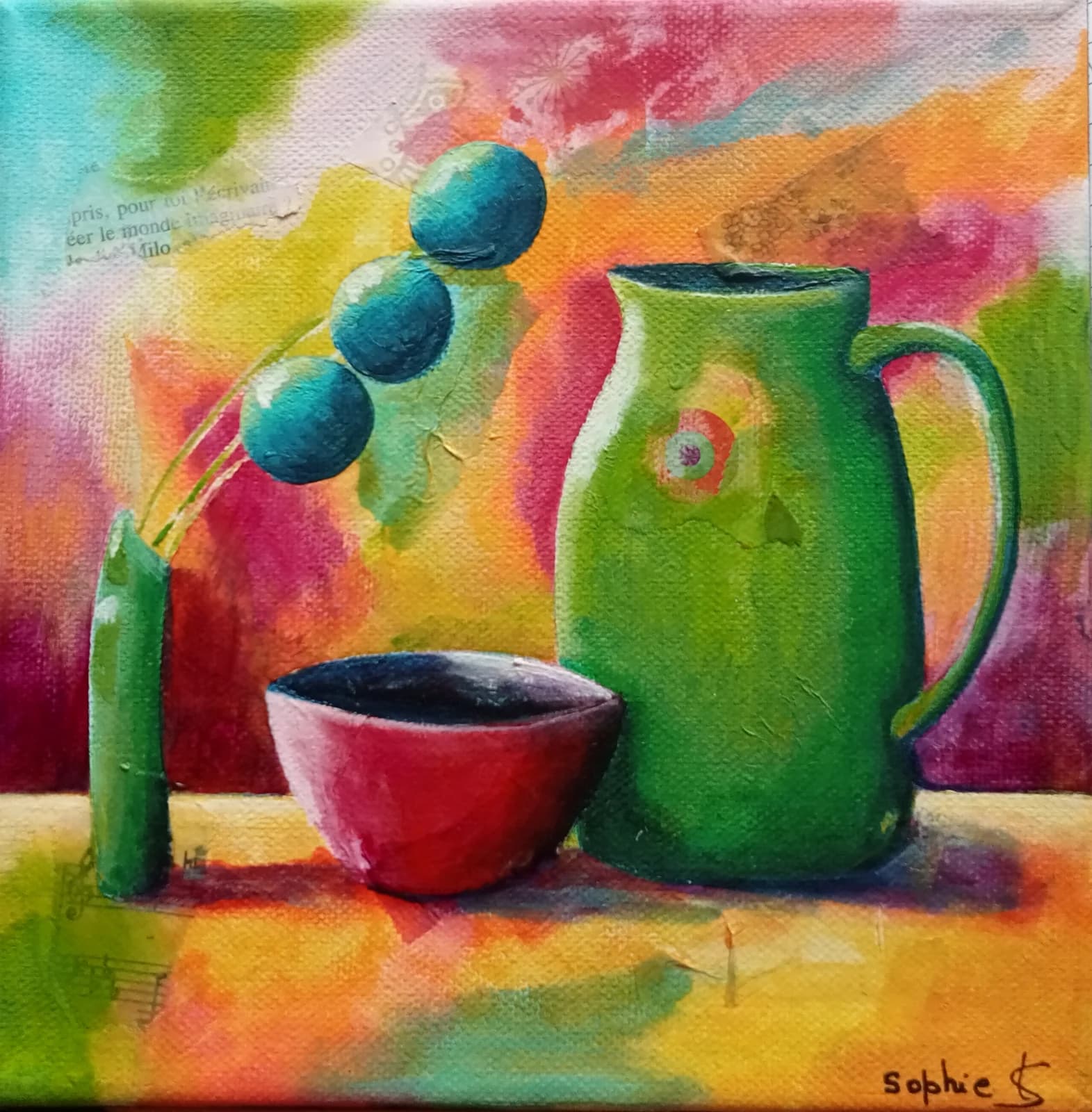 Peinture de nature morte avec un pichet vert, un bol rouge et des sphères bleues sur fond coloré.