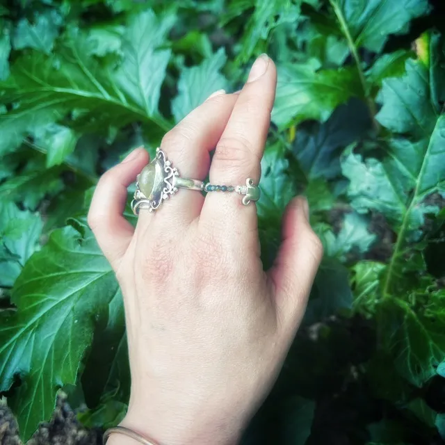 Bague Artemis en argent 925 ornée de perles d'agate mousse naturelle